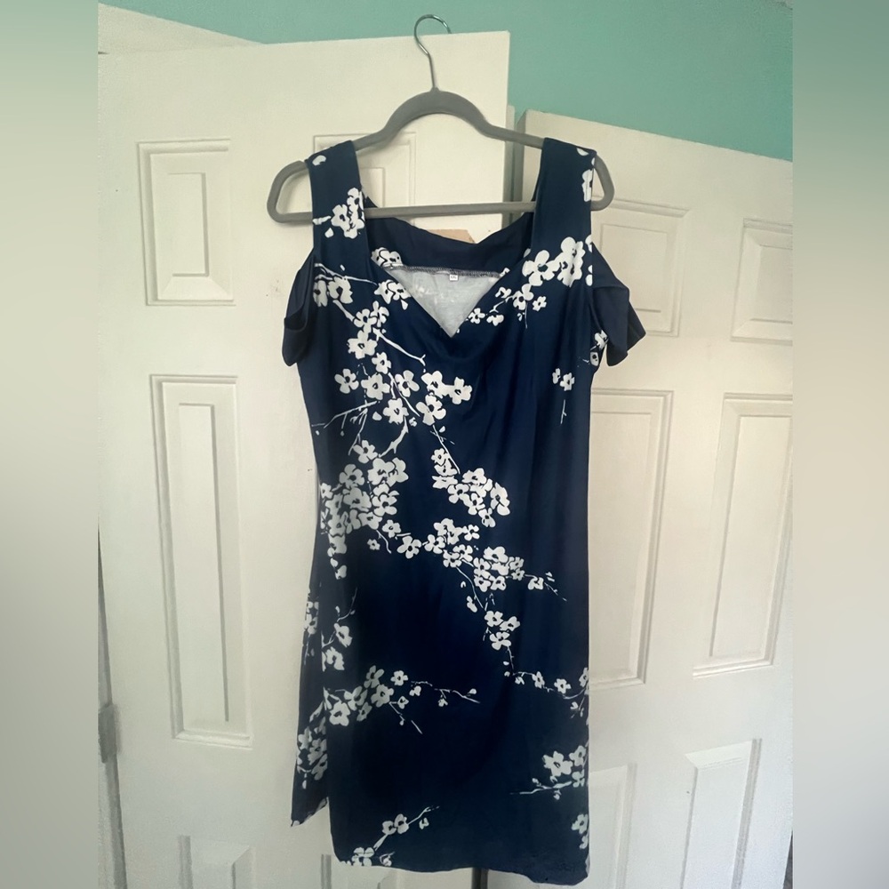Cold shoulder v neck dress